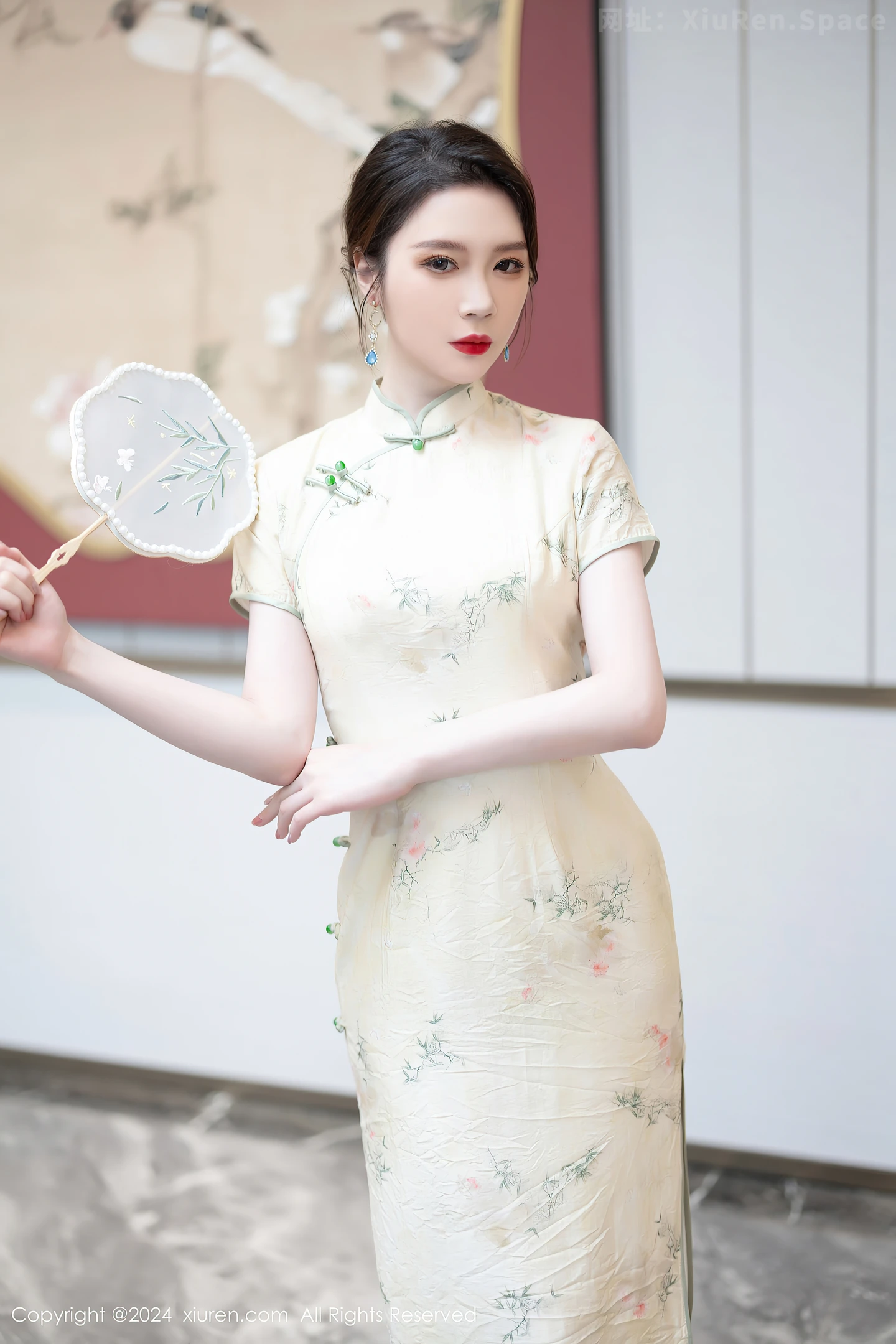 图片[3]-[XiuRen秀人网]VOL.8497 模特梦心玥性感浅黄色旗袍配肉丝吊袜秀高挑曼妙身姿诱惑写真83P-秀人网官方网站